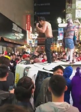 渋谷ハロウィン車をひっくり返す暴動 警察