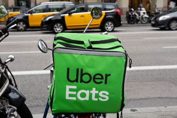 うそん・・・】デリバリーサービス[Uber Eats]3200円のハンバーグを 